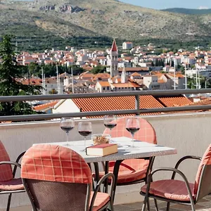 https://apartments-kudelik.hotels-in-trogir.com