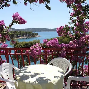 https://apartments-ana-trogir.hotels-in-trogir.com