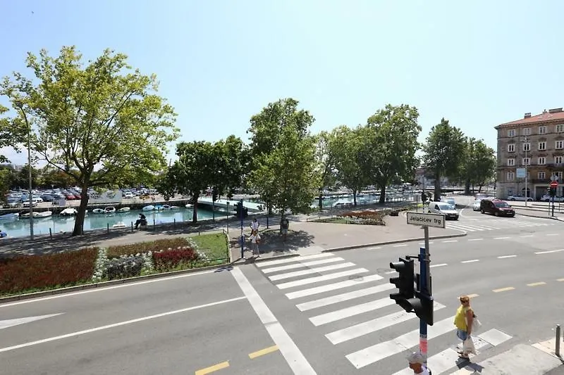 Odeon Apartment And Rooms Rijeka Gasthof
